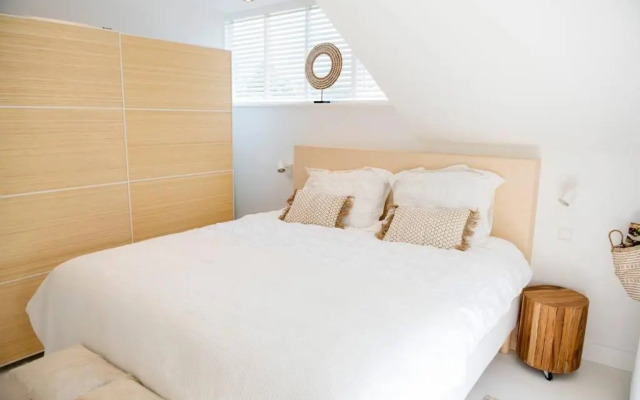 Luxury villa on peaceful location. Boat optional