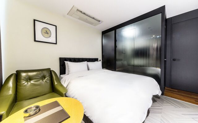 Hotel 9 in Dongdaemoon