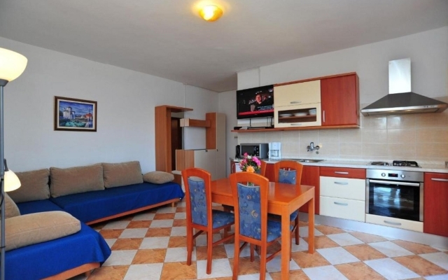 Apartment Ljilja - 10m from the sea with parking: A3 Nin, Zadar riviera