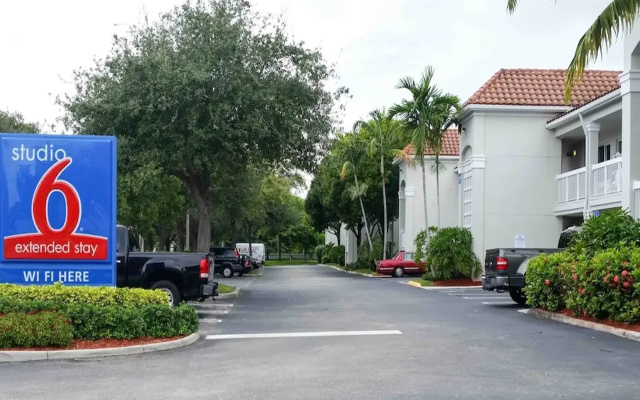 Studio 6 Extended Stay - West Palm Beach, FL