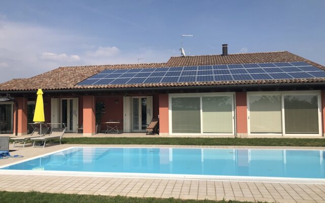 Room in Studio - Studio Apartment With Kitchen in one Room