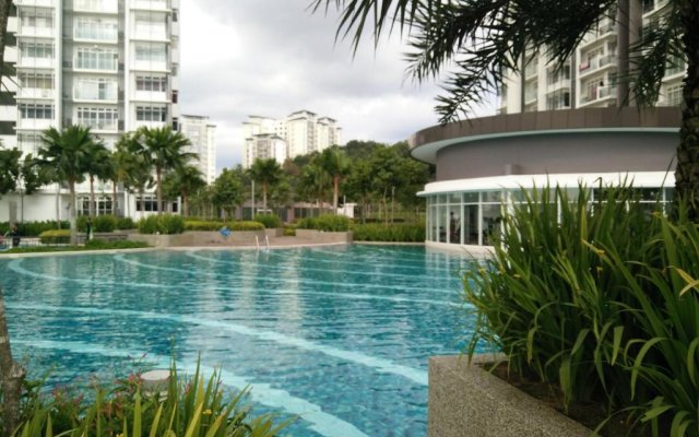 SINGGAH Putrajaya - 3BR with Pool and KL View, Fully AC, HS WIFI