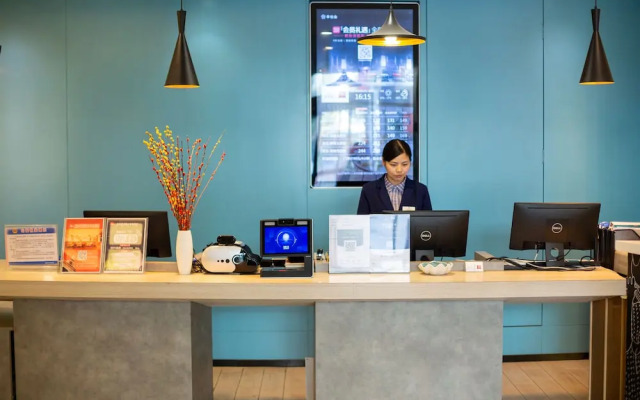 Hotel ibis Luoyang Railway Station