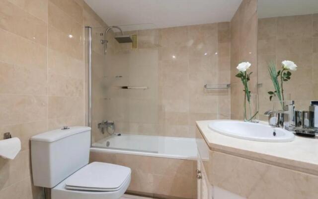 Charming 2 Bedroom Trocadero Arena area