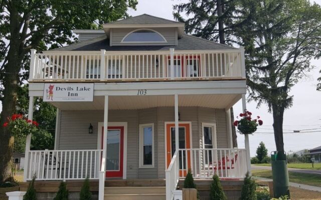 Devils Lake Inn