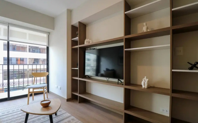 w Illustrious 1BR w Balcony in Miraflores