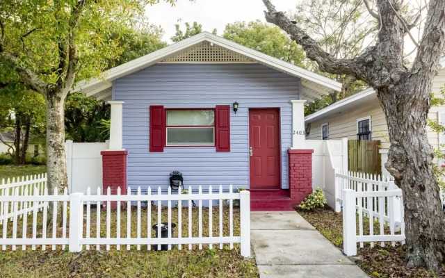 Cute Cozy Bungalow Down Town Jacuzzi