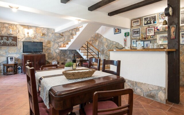 Awesome Home in Podstrana with Hot Tub, WiFi & 2 Bedrooms