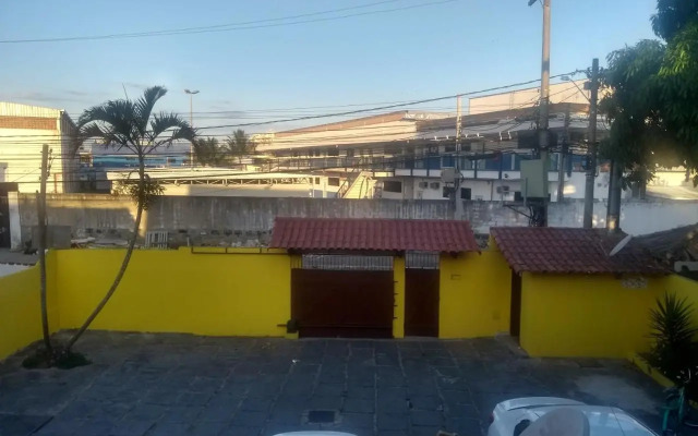 Casa com 2 quartos em condomínio