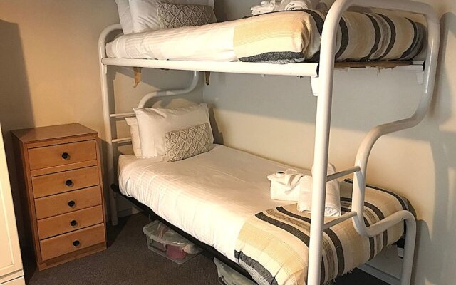 Cosy AffordableGetaway Wifi Netflix Wine