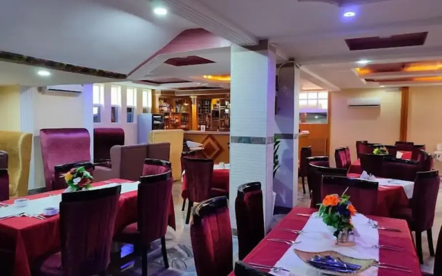 Villa Hilton  Hotels and Apartments