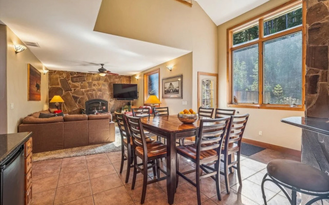 High Point Lodge 5 Bedroom Home by RedAwning