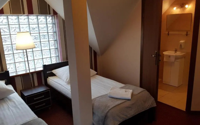 Route One - Restauracja & Pokoje Hotelowe