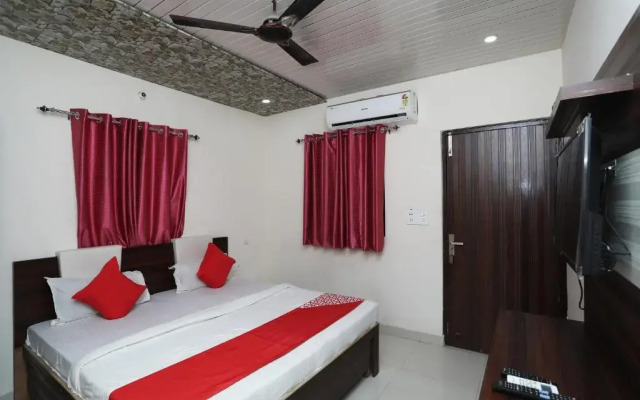 Oyo 39767 Hotel Av Plaza