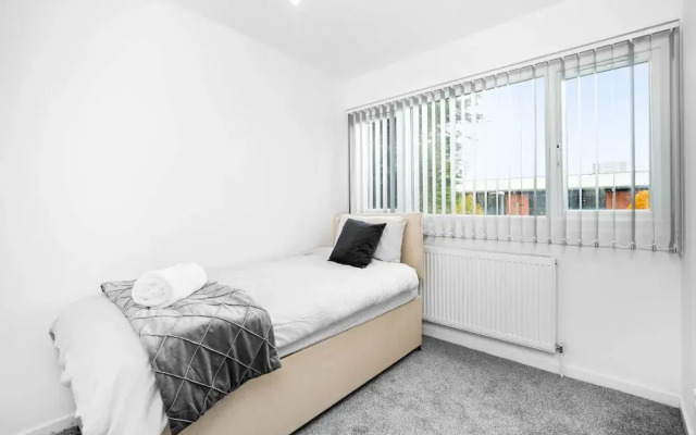 3-bed House in Birmingham-jlr,nec,bham,airport