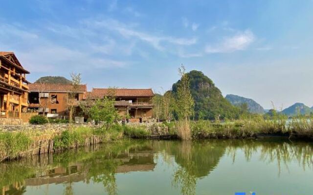 Puzhe hei Yunlu Lake View B & B