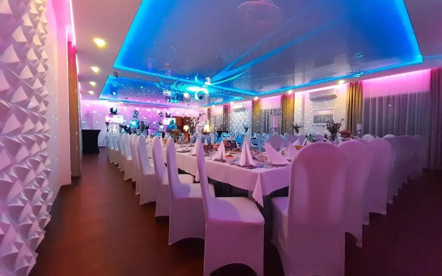 Route One - Restauracja & Pokoje Hotelowe