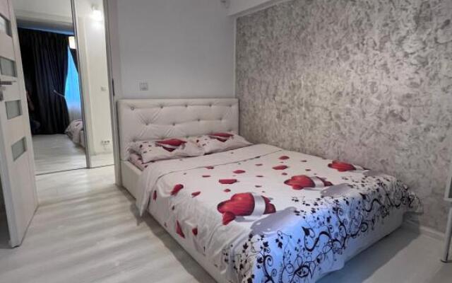 White & Silver Luxury Suite - Craiova