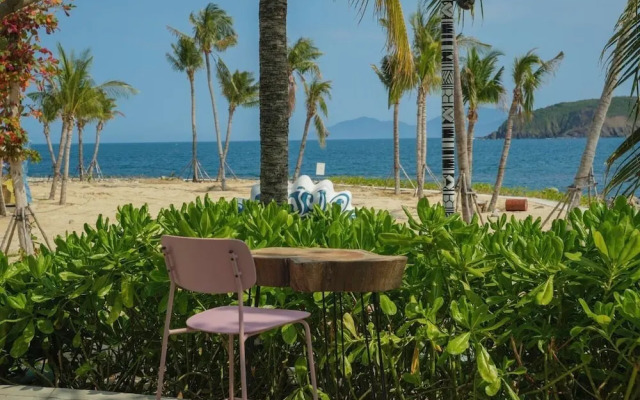 Cozy Front Beach House wid Private Beach