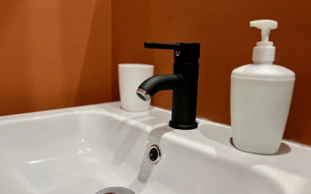 Диван и Чемодан на ул. Вокзальная магистраль, 2