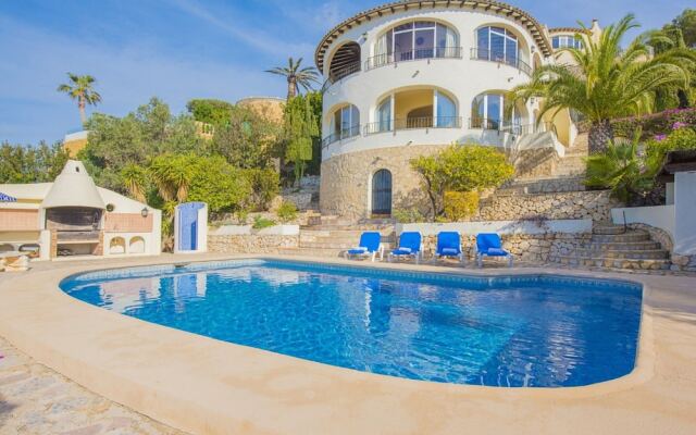 Villa - 5 Bedrooms with Pool, WiFi and Sea views - 104968