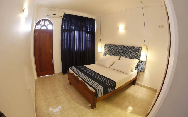 C Negombo