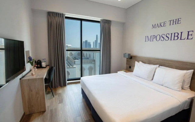Kingsgate Canal - By Millennium, Dubai