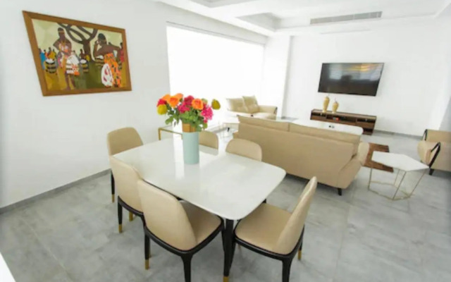 Luxurious King Suite Two Bedroom Space Available