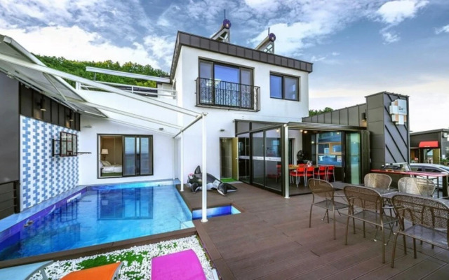 Pohang Unipool Villa