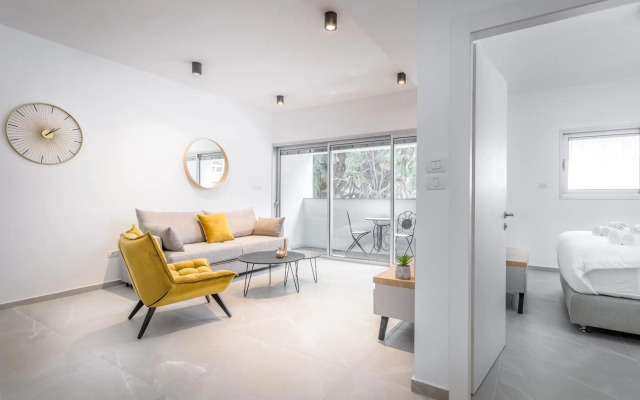 Stunning 1 BDR with balcony on Sheinkin st