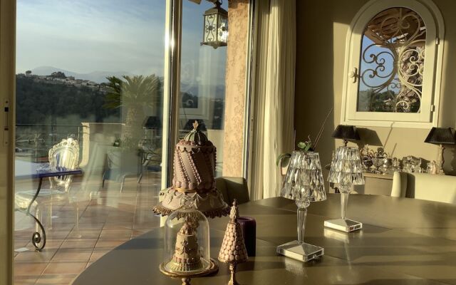 Les Grimaldines - Maison d'Hotes C 2 Bis