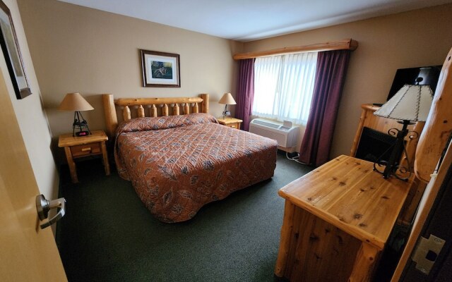 Pine Peaks Lodge & Suites