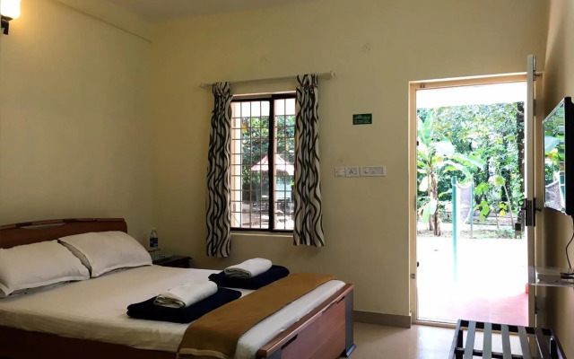 Palm Grove Service Villa