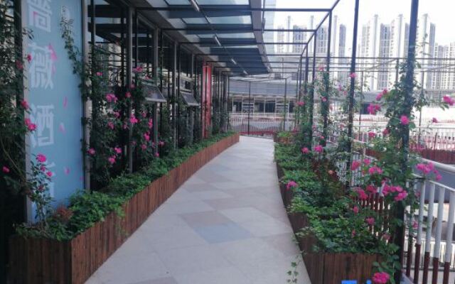 Rose Art Hotel (Ningbo Beilun Yintai City Store)