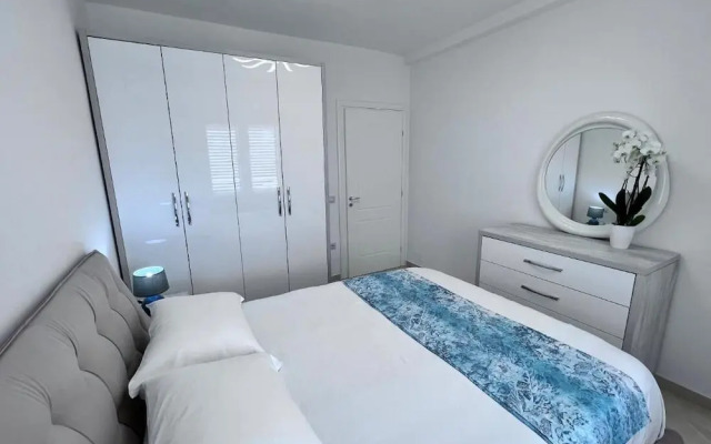 White Luxury Apartment