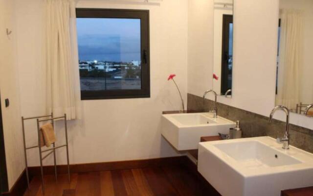 Days Inn by Wyndham West Branch Iowa City Area