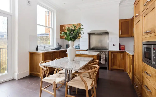 The Hampstead Getaway - Charming 5bdr Home With Conservatory