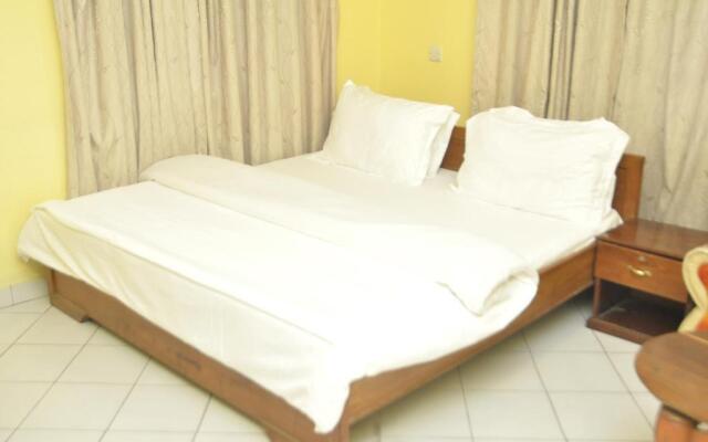 Ideal Hotel