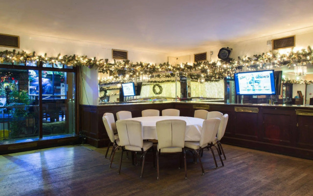 Russell Court Hotel