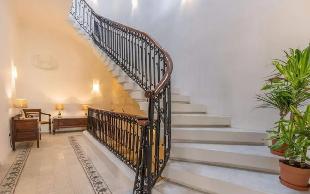 Spacious 4-Bedrooms Townhouse in Tas-Sliema