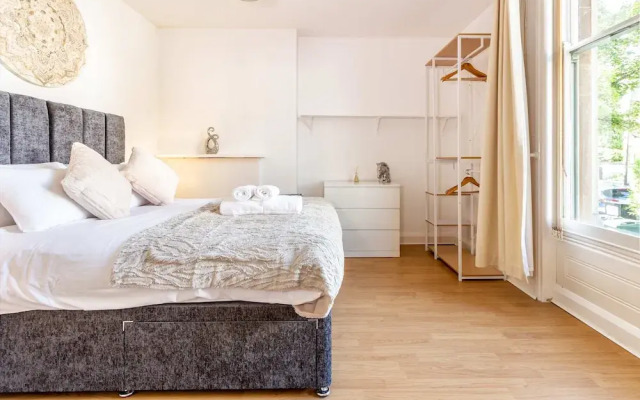 Host Stay Club Chambers
