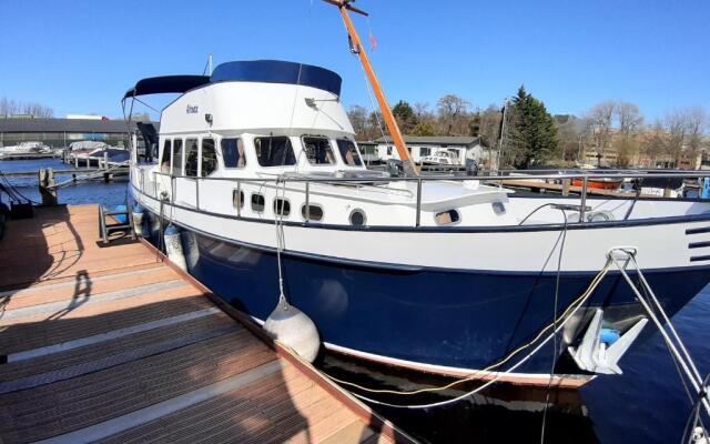 Motor Yacht Almaz