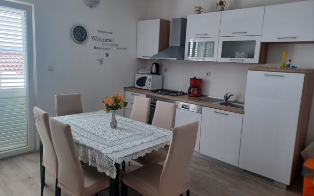 Apartment Marija - 10 m from pebble beach: A1 Trogir, Riviera Trogir
