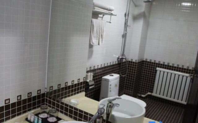 Luntai Tianbai Hotel
