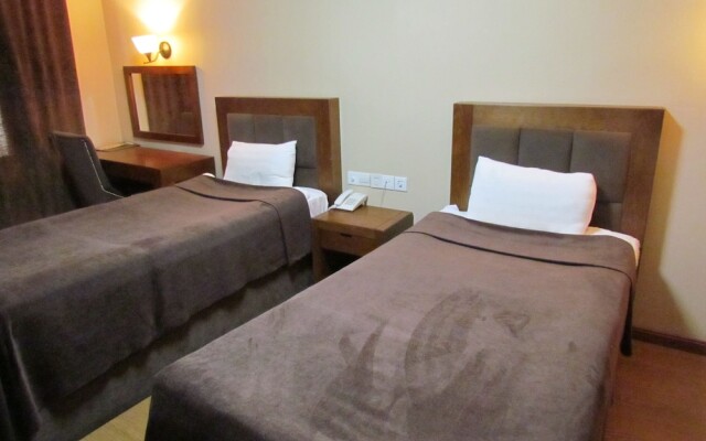 Hotel Street63