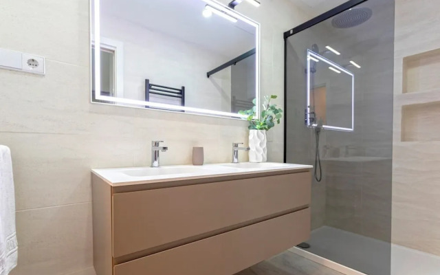 Marvelous 2-bedroom Apartment With Terrace in Triana. Castilla II