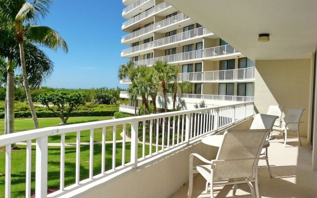 Ideal Beachfront Condo With Pool and two Balconies
