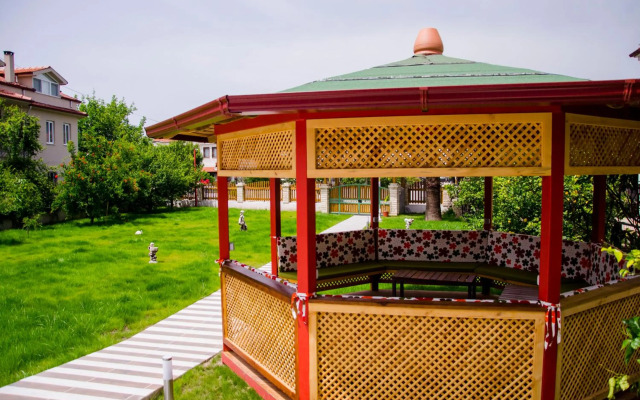 Yaprak Hotel