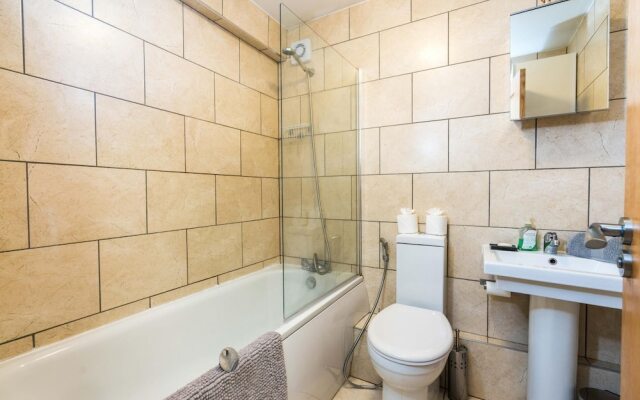 Luxury Islington Apartment with Balcony