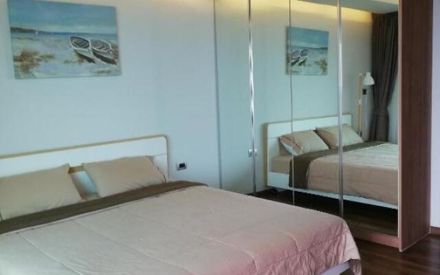 The Peak Towers sea view apartments, soi Kasetsin